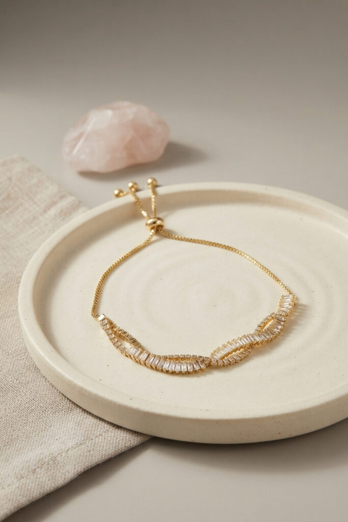 Gold Renk Baget Zirkon Taşlı Sarmal Model Asansör Bileklik