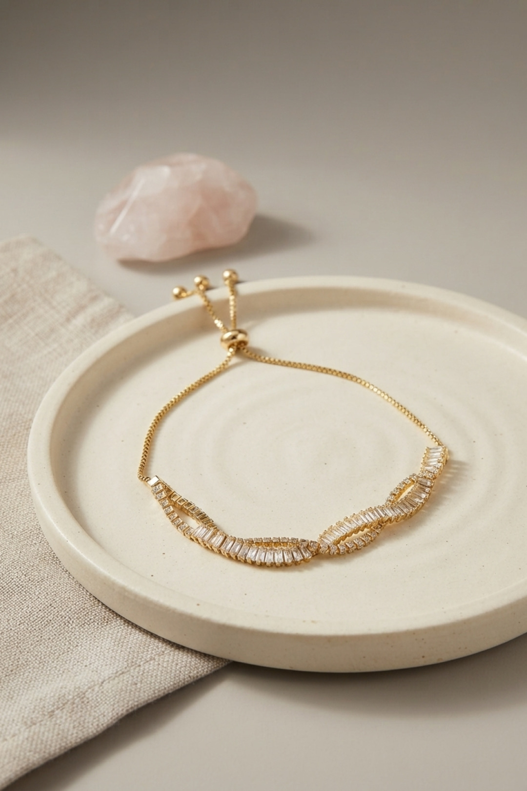 Gold Renk Baget Zirkon Taşlı Sarmal Model Asansör Bileklik