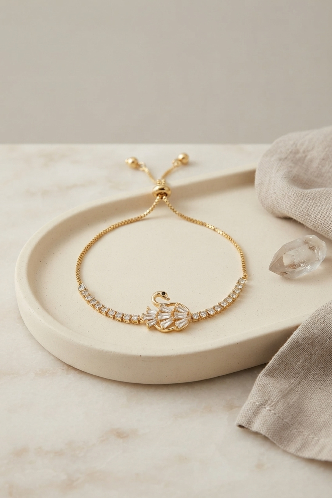 Gold Renk Zirkon Taşlı Kuğu Model Asansörlü Bileklik