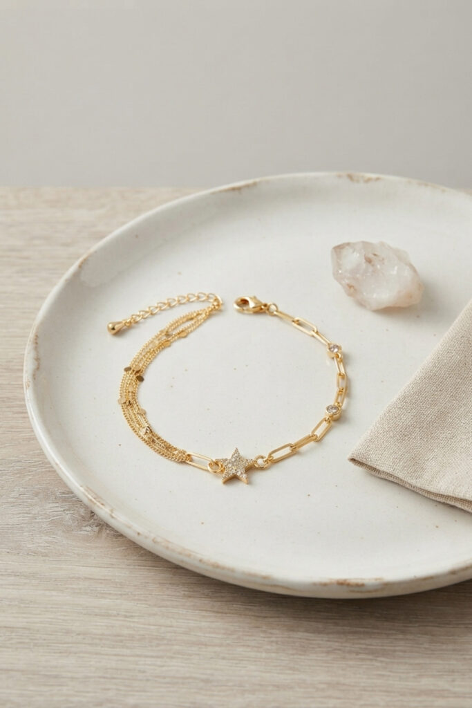 Gold Renk Ataç ve Puntalı Zincirli Yıldız Model Bileklik