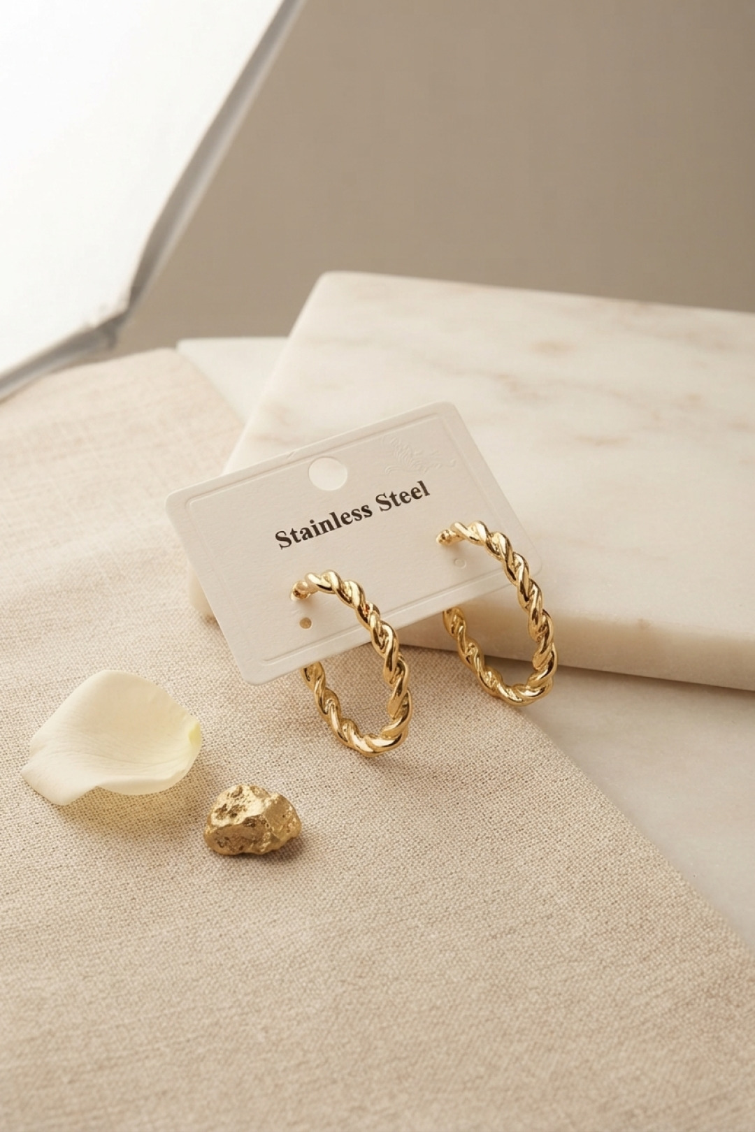 Çelik Gold Renk Kıvrımlı Halka Tasarım Model Küpe