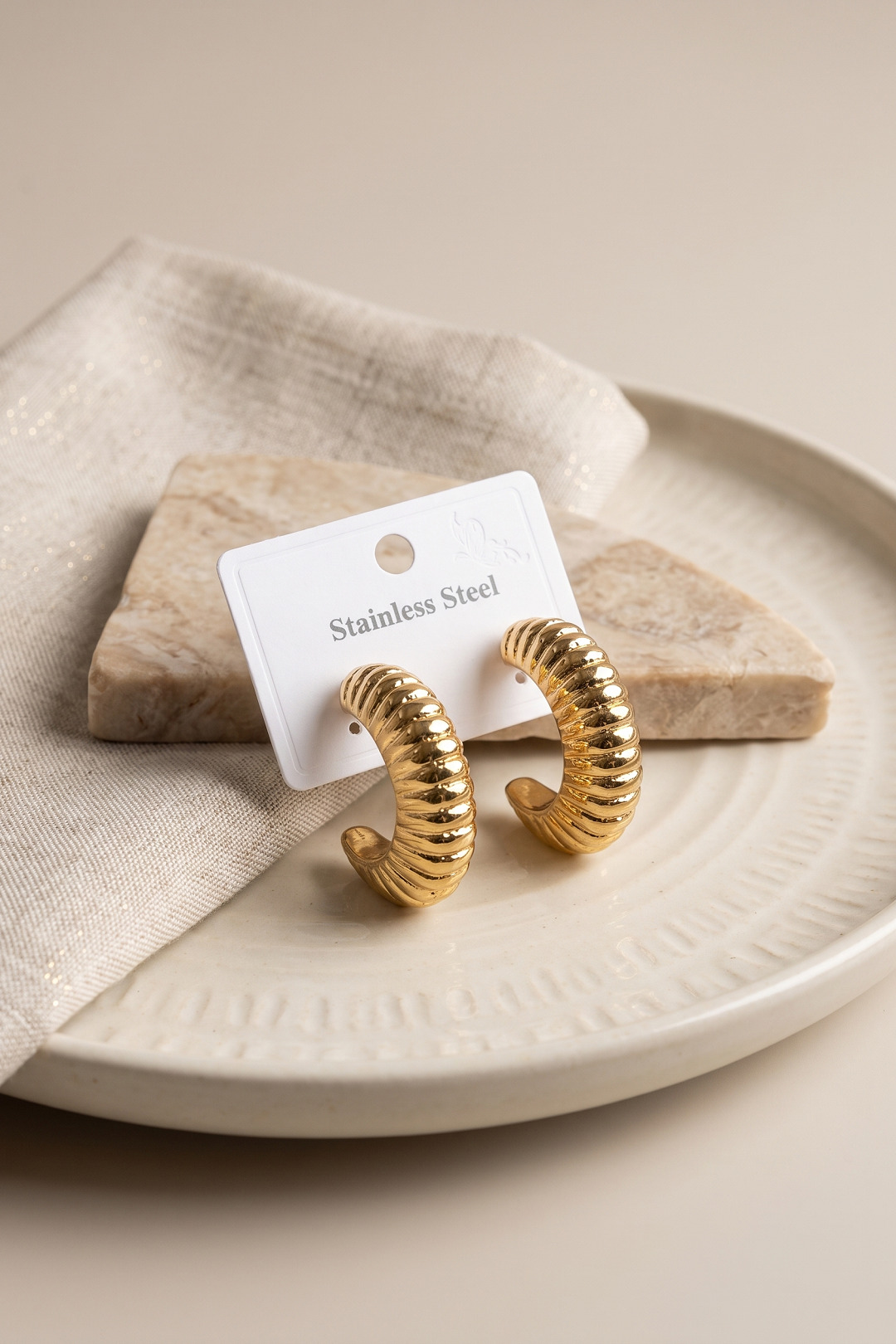 Çelik Gold Renk Bombeli Kroasan Model Küpe