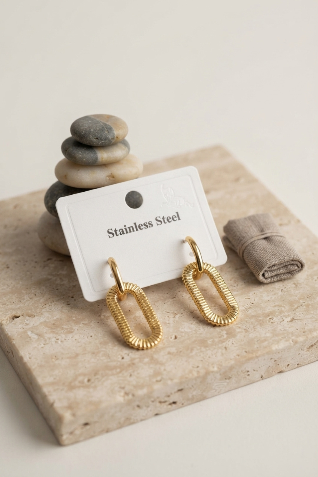 Gold Renk Tırtıklı Ataç Form Tasarım Küpe