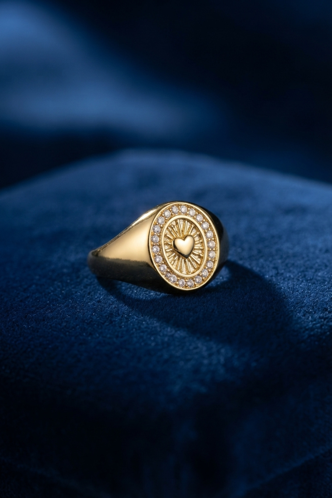 Zirkon Taşlı Kalp Detaylı Gold Renk Yüzük