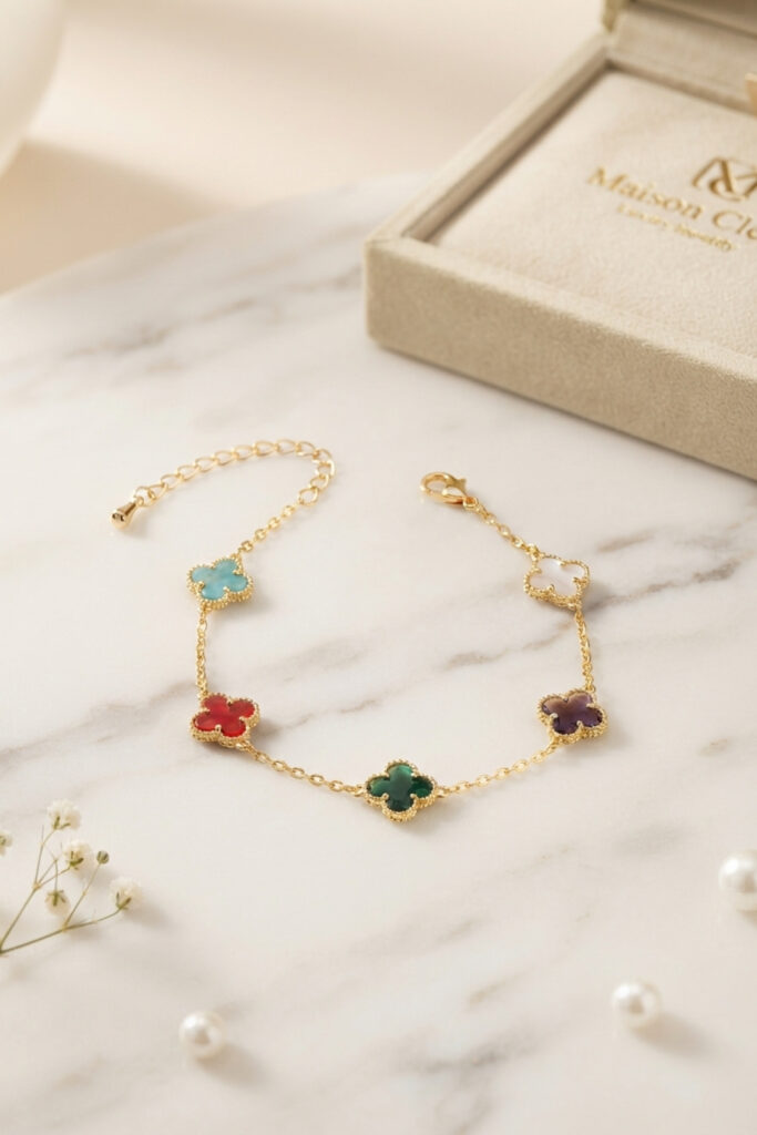 Renkli Kristal Taşlı Gold Renk Yonca Model Bileklik