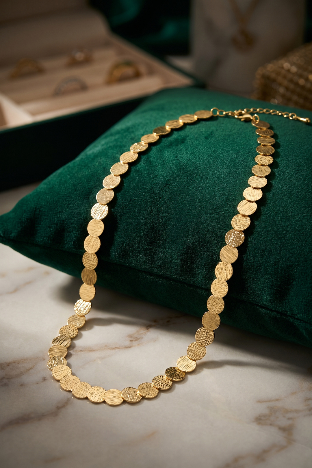 Plaka Model Gold Renk Kolye