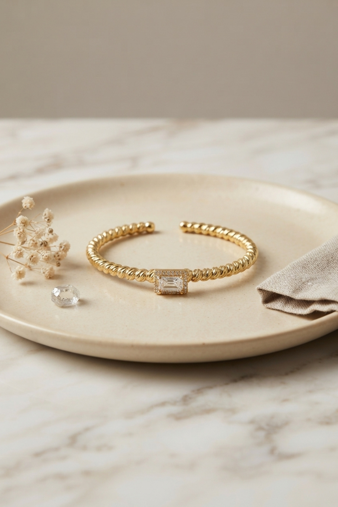 Gold Renk Dorika Model Kare Zirkon Taşlı Bileklik