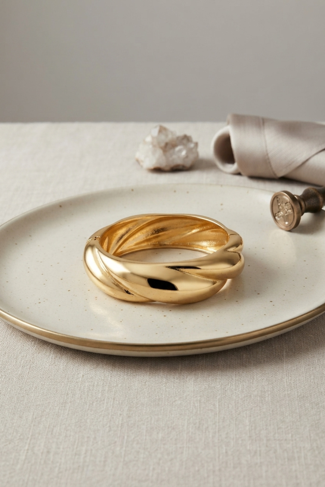 Gold Renk Sarmal Model Vintage Kalın Kelepçe Bilezik