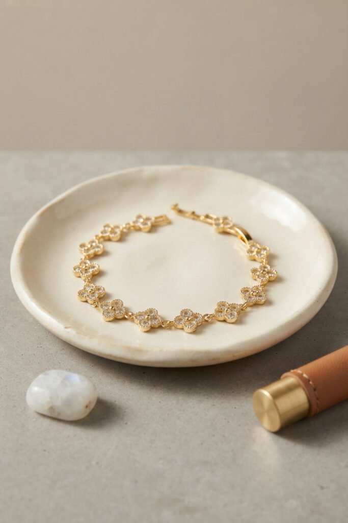 Gold Renk Zirkon Taşlı Yonca Model Bileklik