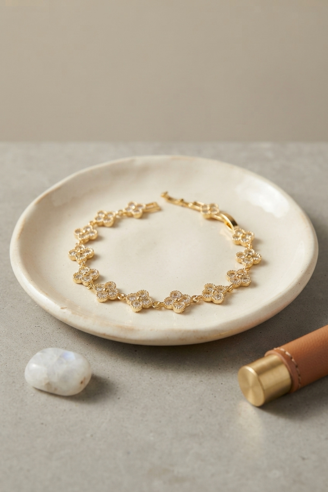 Gold Renk Zirkon Taşlı Yonca Model Bileklik