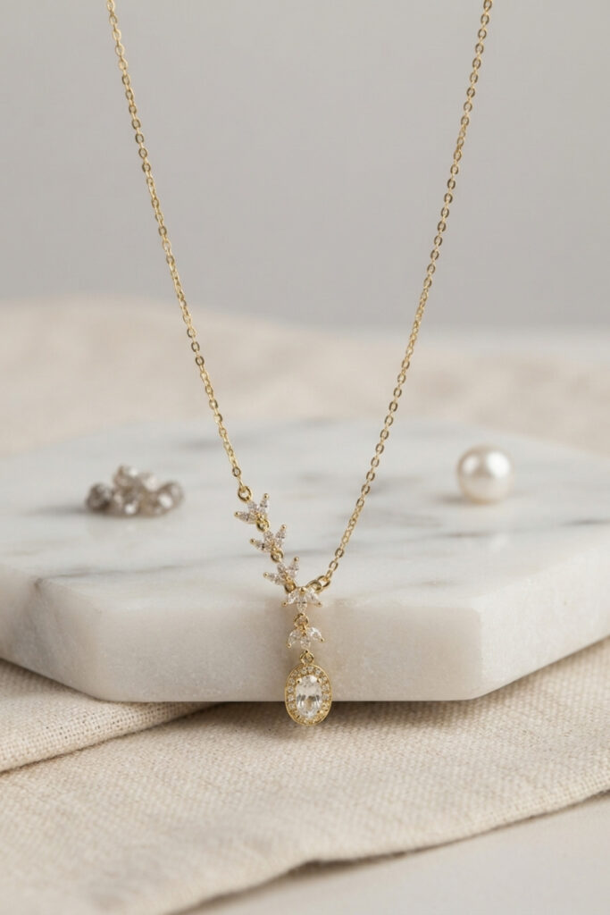 Gold Renk Sıralı Zirkon Taşlı Model Kolye