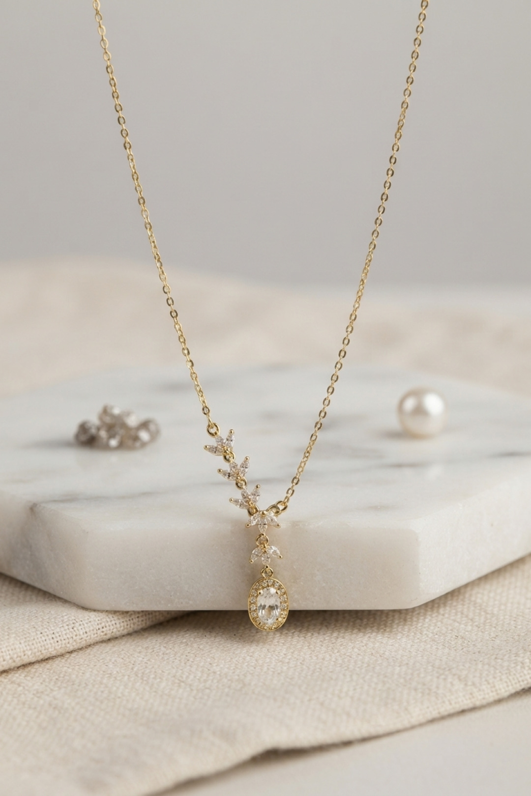 Gold Renk Sıralı Zirkon Taşlı Model Kolye