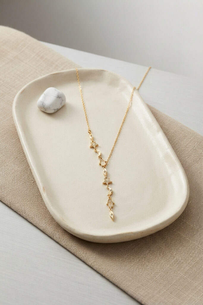 Gold Renk Zirkon Taşlı Manifest Model Kolye