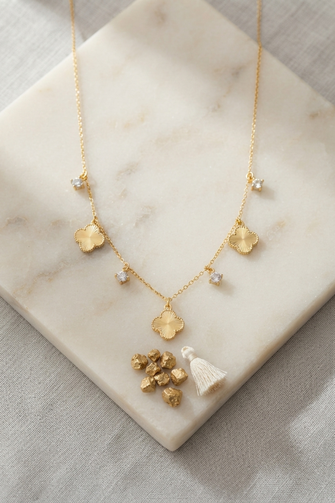 Gold Renk Zirkon Taşlı Yonca Model Kolye