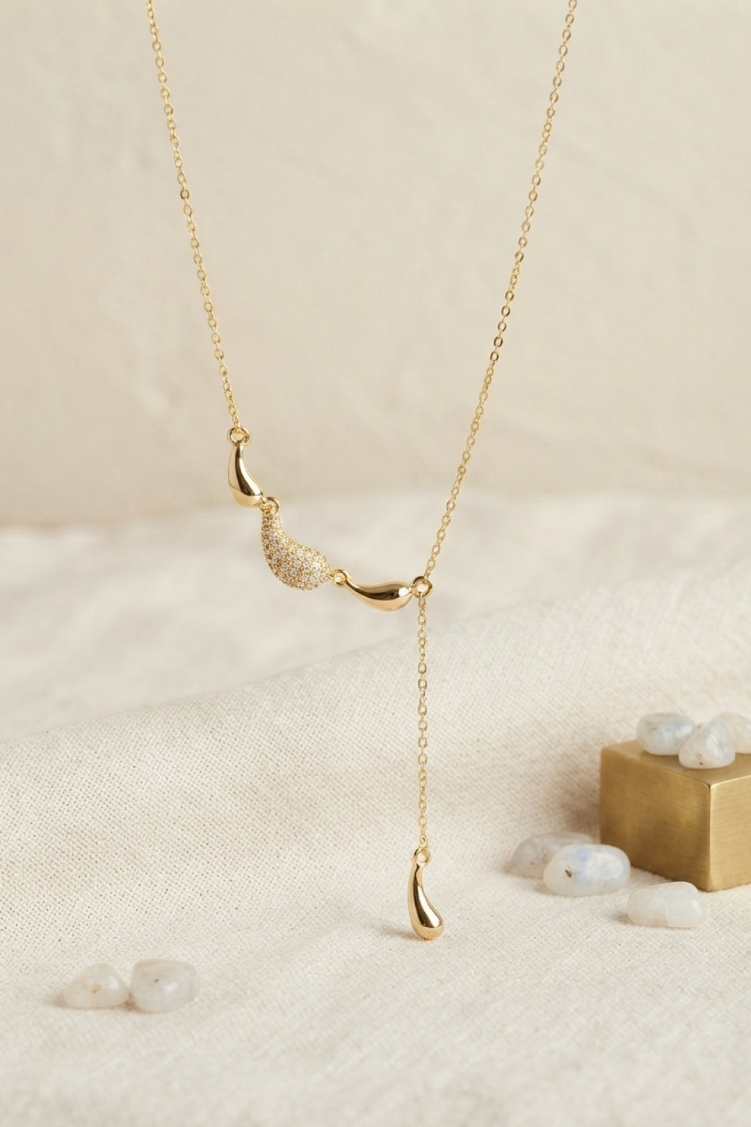 Gold Renk Zirkon Taşlı Damla Model Kolye