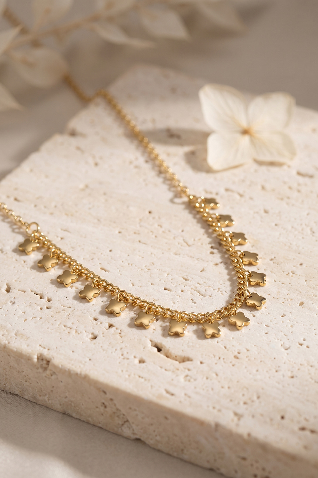 Gold Yonca Model Kolye
