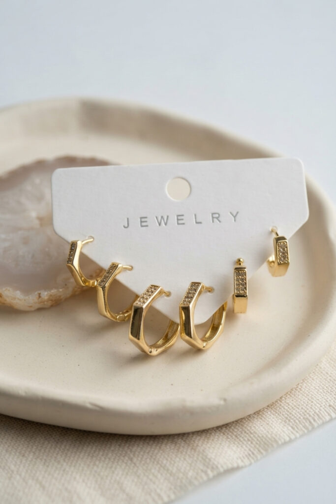 Petek Model Gold Renk Zirkon Taşlı Küpe Seti