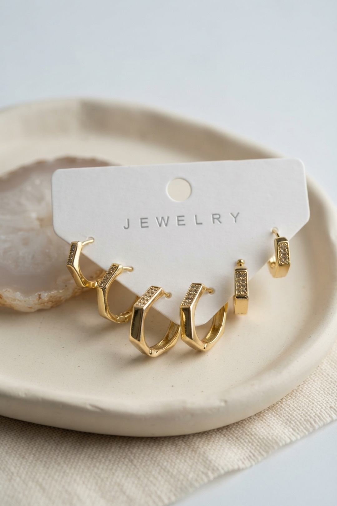 Petek Model Gold Renk Zirkon Taşlı Küpe Seti