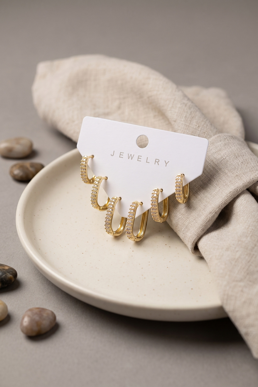 Gold Renk Zirkon Taşlı Oval Kare Model Küpe Seti