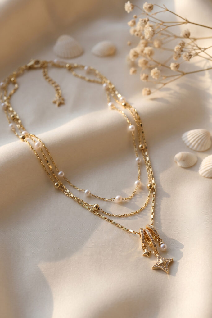 Gold Renk Charmlı Model Kombin Kolye