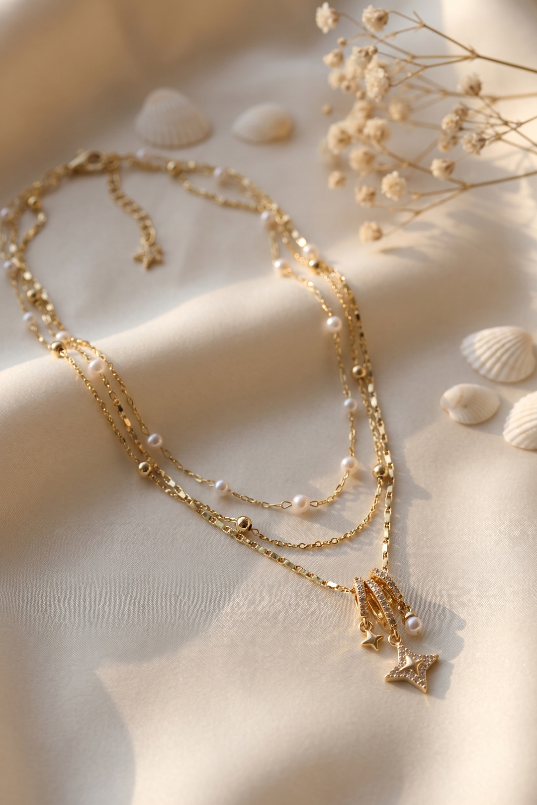 Gold Renk Charmlı Model Kombin Kolye