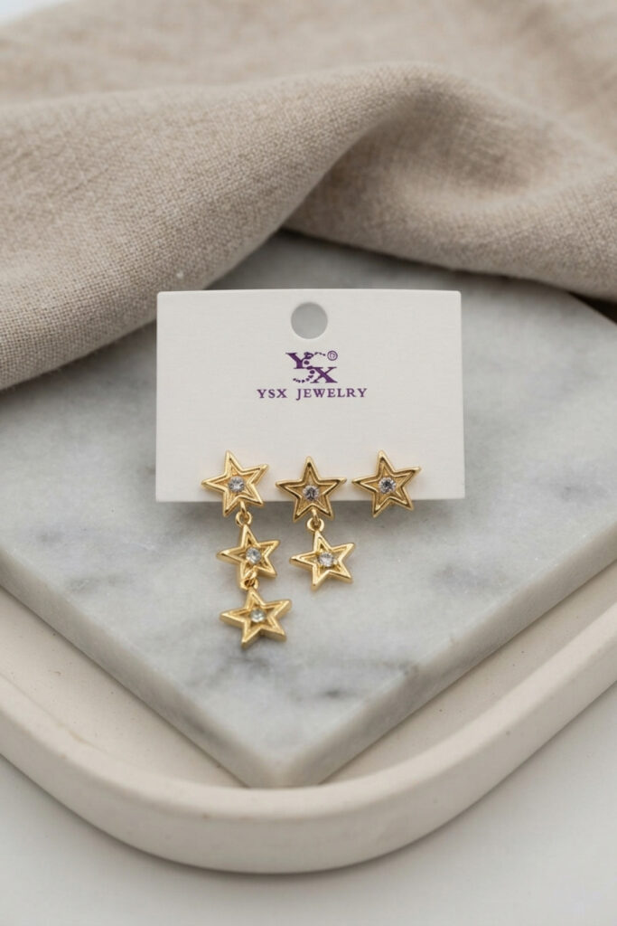 Gold Renk Yıldız Model Sallantılı Küpe Seti