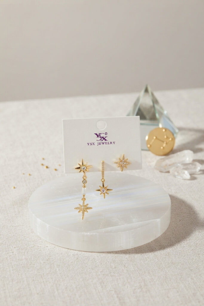 Gold Renk Zirkon Taşlı Kutup Yıldızı Model Küpe Seti