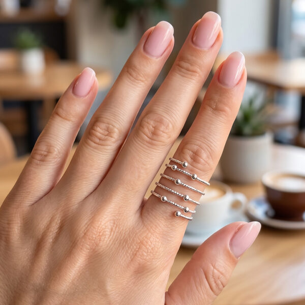 Gümüş Renk Spiral Topçuklu Model Yüzük