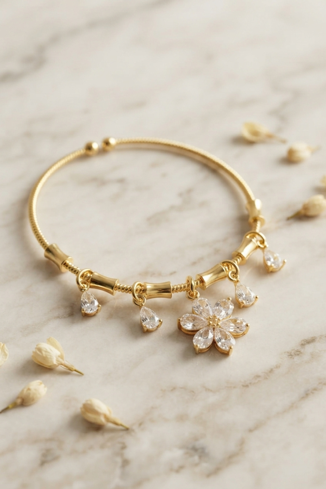 Gold Renk YSX Lotus Model Charmlı Bileklik