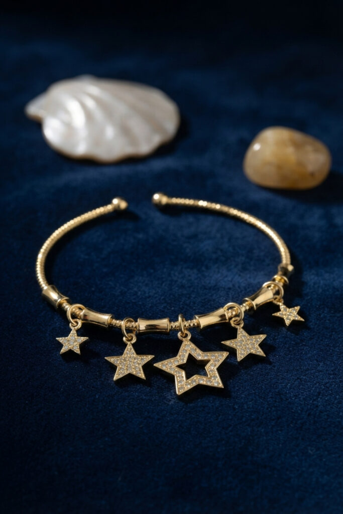 Gold Renk YSX Yıldız Model Charmlı Bileklik