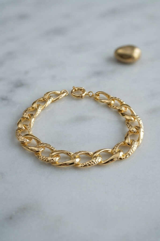 Gold Renk Yıldız İşleme Zincirli Bileklik
